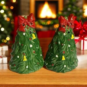Mud Pie- Festive Christmas Tree Salt and Pepper Shakers